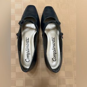 Women’s Compliments Navy‎ Blue Slip On Size 5.5B Shoes 1.25” Heel Made USA 12871